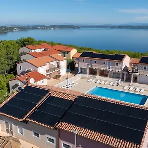 Aparthotel & La Provence, Saint-Mitre-les-Remparts