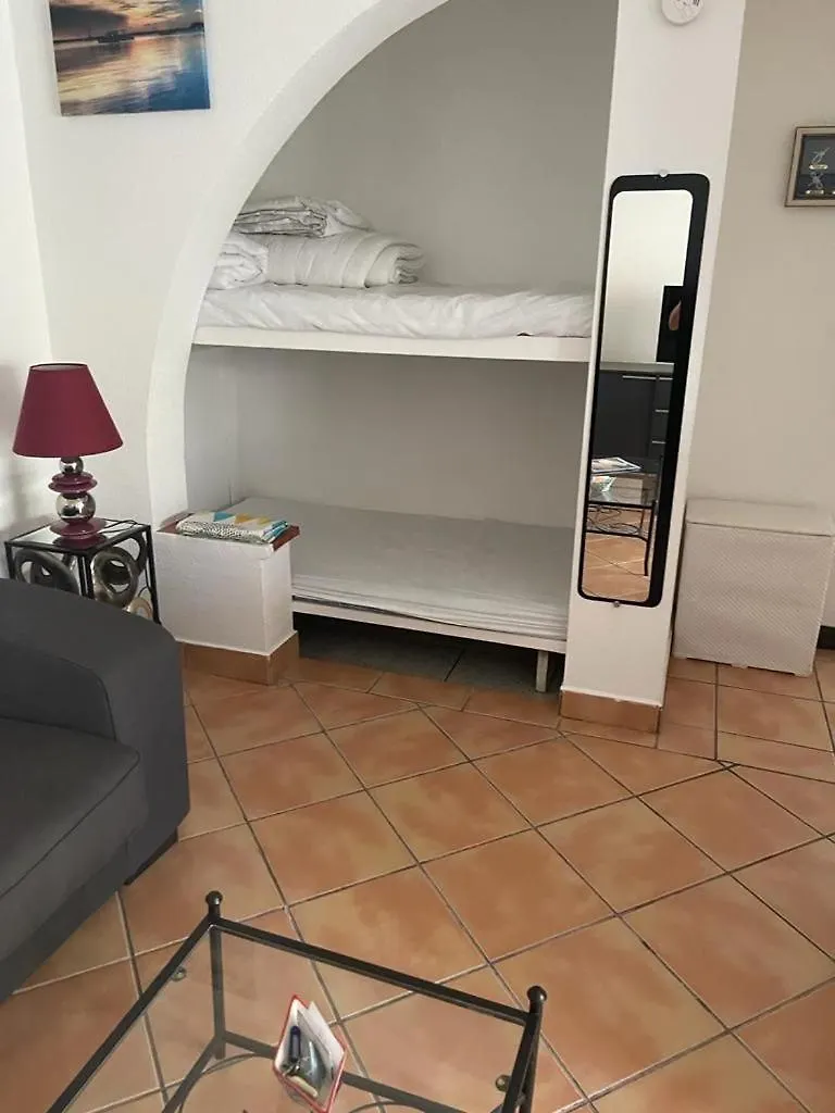 Hotel Au Reveil des Cigales Saint Aygulf 3*,
