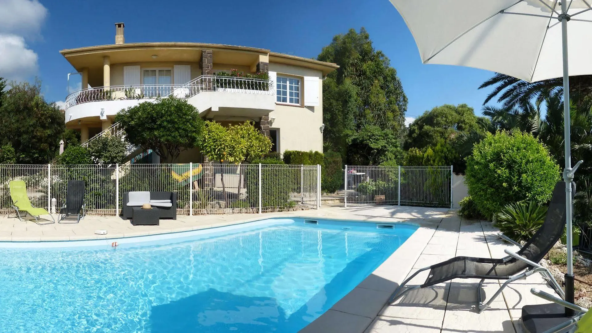 Hotel Au Reveil des Cigales Saint Aygulf